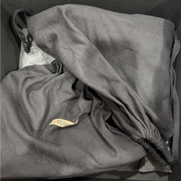 Season 6 Black and Tan Bag - Picture 5 of 12